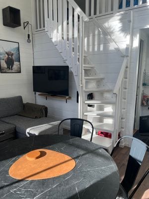 Trappa upp till loftet, brant trappa