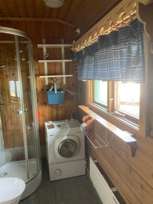 Trevlig timmerstuga i underbar natur - Bild 8