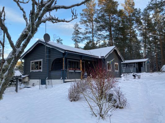 Trevlig timmerstuga i underbar natur - Bild 9