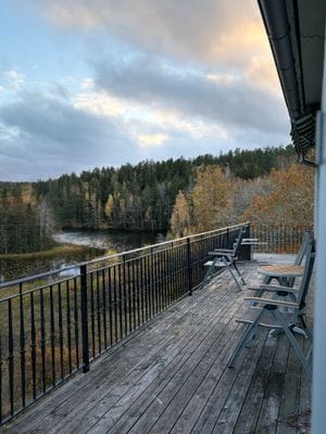 Bild 4 på Stort hus med bastu, båt, brygga och sjöutsikt!