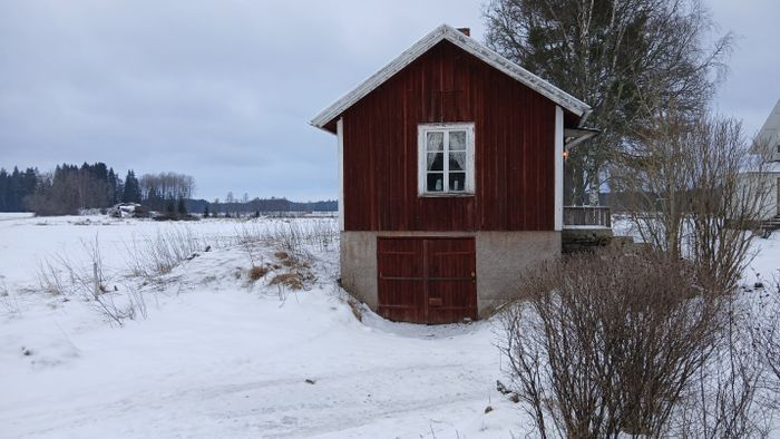 Hyr denna stuga i Sandhem på 30 m². 2-3 sängplatser. Från 700 kr per dag. Se bilder och tillgänglighet här.