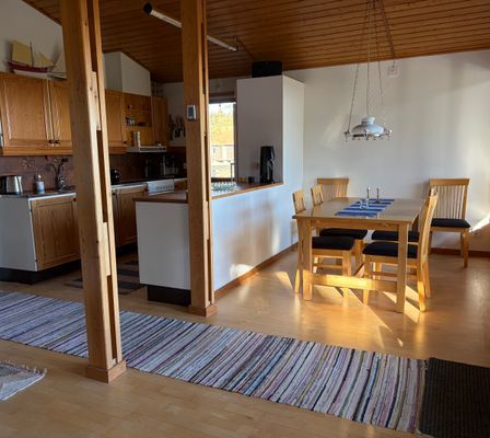 Stuga med fri havsutsikt och nära till badstrand