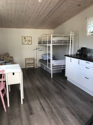 Fräsch fin badstuga på populära Skrea Strand