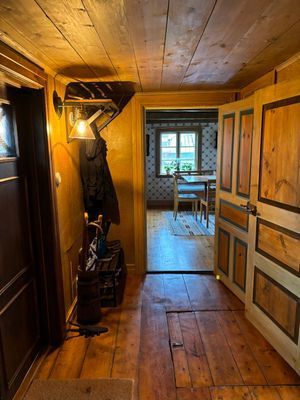 Hall och entré från husets framsida