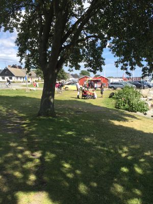 Hyr denna stuga i Skillinge på 100 m². 4 sängplatser. Från 8 000 kr per vecka. Se bilder och tillgänglighet här.