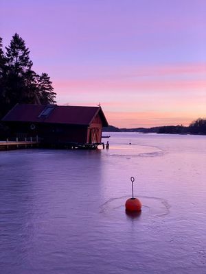 Sjönära stuga på ö i Roslagen (roddbåt ingår) - Bild 22