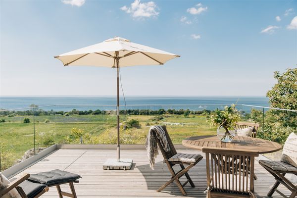 Hyr denna stuga i Gotland på 35 m². 2-4 sängplatser. Från 6 500 kr per vecka. Se bilder och tillgänglighet här.