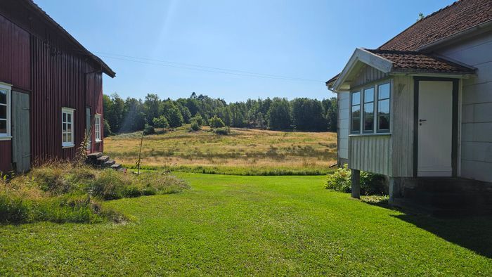 Hyr denna stuga i Västra Götaland på 62 m². 5 sängplatser. Från 5 632 kr per vecka. Se bilder och tillgänglighet här.