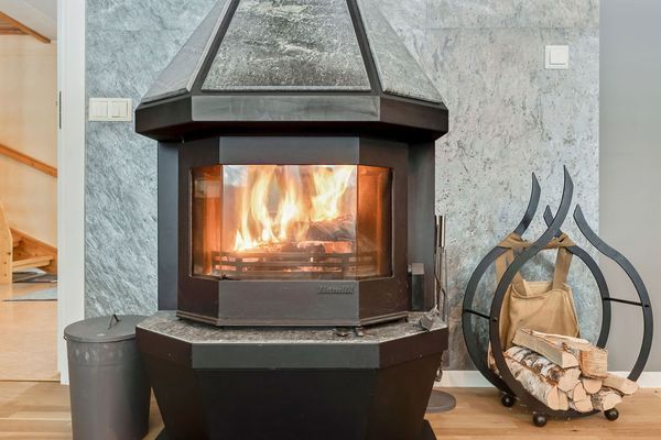 Hyr denna stuga i Kungsberget på 130 m². 11-14 sängplatser. 8 000 - 20 000 kr per vecka. Se bilder och tillgänglighet här.