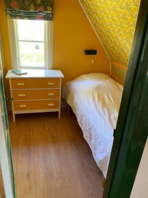 Litet sovrum med 1 enkelsäng