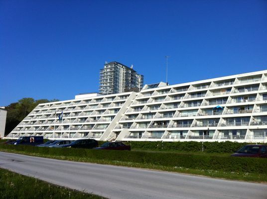 Hyr denna stuga i Visby på 50 m². 2-3 sängplatser. Från 8 800 kr per vecka. Se bilder och tillgänglighet här.
