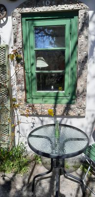 Hyr denna stuga i Gotland på 12 m². 1-2 sängplatser. 2 500 - 3 000 kr per vecka. Se bilder och tillgänglighet här.