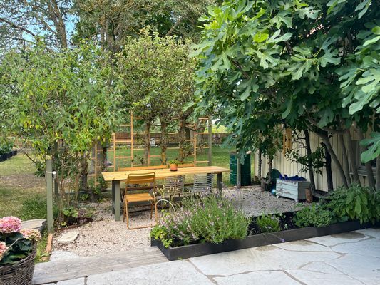 Villa i Visby med lummig trädgård - Bild 21