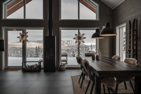 Hyr denna stuga i Funäsdalen på 133 m². 8-10 sängplatser. 9 000 - 26 000 kr per vecka. Se bilder och tillgänglighet här.