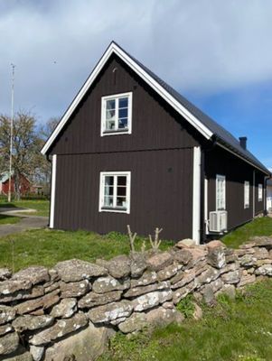 Hyr denna stuga i Köpingsvik på 70 m². 4 sängplatser. 7 500 - 9 500 kr per vecka. Se bilder och tillgänglighet här.