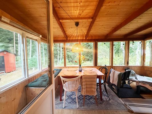 Hyr denna stuga i Halland på 60 m². 6 sängplatser. Från 6 437 kr per vecka. Se bilder och tillgänglighet här.