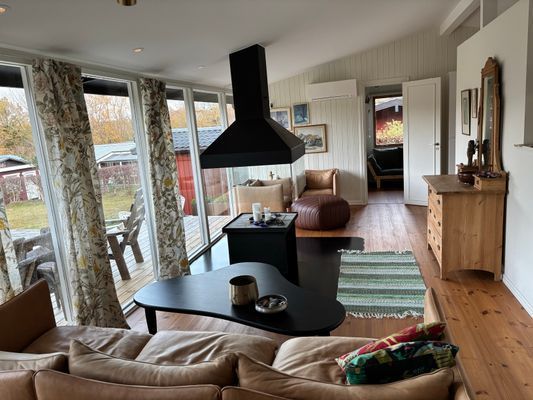 Nyrenoverad stuga med två badrum - Bild 7