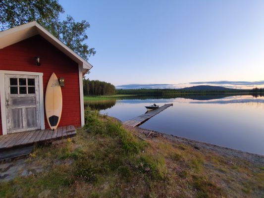 Stuga med sjöutsikt, bad, vandringsleder & fiske i - Bild 14