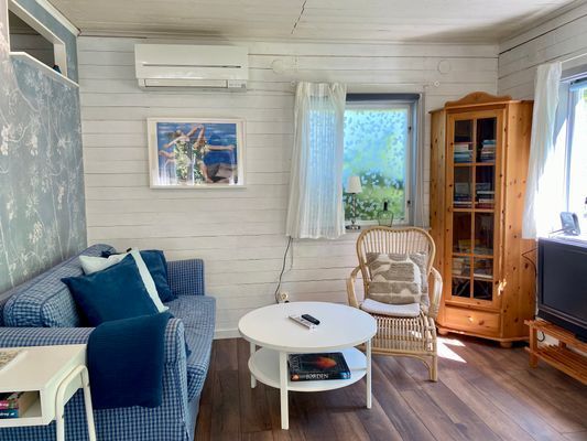Mysig liten stuga nära hav i Stockholms skärgård - Bild 10