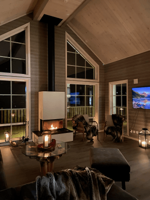 Hyr denna stuga i  på 120 m². 8 sängplatser. 20 000 - 25 000 kr per vecka. Se bilder och tillgänglighet här.