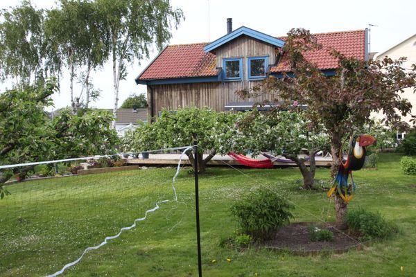 Hyr denna stuga i Göteborg på 130 m². 6-8 sängplatser. 9 900 - 11 900 kr per vecka. Se bilder och tillgänglighet här.