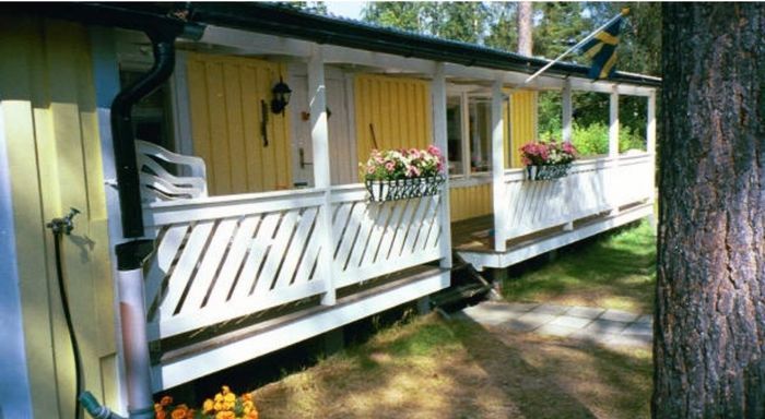 Hyr denna stuga i Piteå på 25 m². 5-6 sängplatser. Från 4 200 kr per vecka. Se bilder och tillgänglighet här.