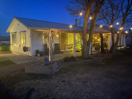 Stort strandnära sommarhus med härlig trädgård - Bild 39