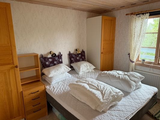 Stuga med fjäll- och sjöutsikt, bastu, och kamin - Bild 7