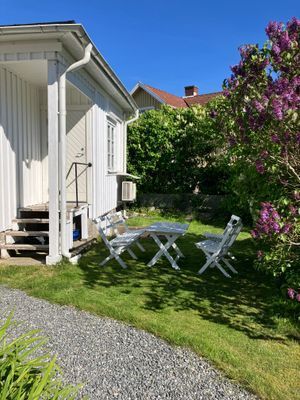 Hyr denna stuga i  på 42 m². 2-3 sängplatser. Från 6 300 kr per vecka. Se bilder och tillgänglighet här.