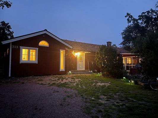 Havsnära stuga på Ödängla 12 bäddar, uterum, båt