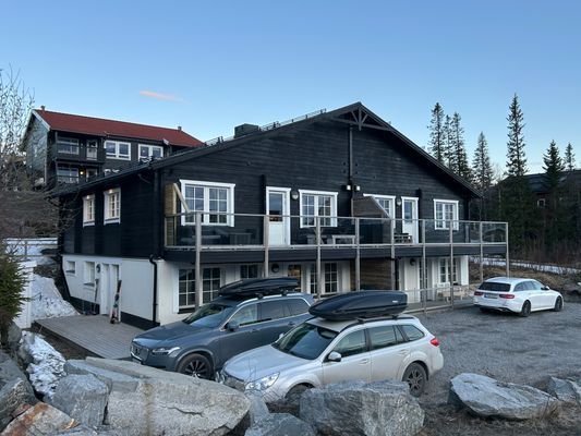 Hyr denna stuga i Åre på 92 m². 8 sängplatser. 4 389 - 14 300 kr per vecka. Se bilder och tillgänglighet här.