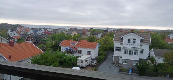 Hyr denna stuga i Hönö på 124 m². 5-7 sängplatser. 7 000 - 8 000 kr per vecka. Se bilder och tillgänglighet här.