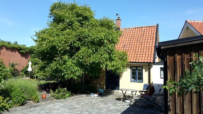 Hyr denna stuga i Simrishamn på 57 m². 3 sängplatser. 6 000 - 9 000 kr per vecka. Se bilder och tillgänglighet här.