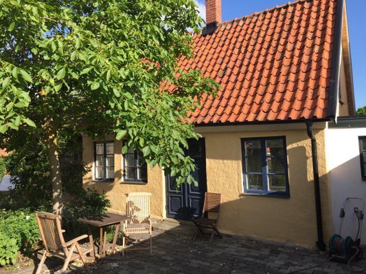 Charmig stuga i Simrishamns gamla stad på Österlen