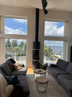 Hyr denna stuga i  på 150 m². 5-7 sängplatser. Från 31 500 kr per vecka. Se bilder och tillgänglighet här.