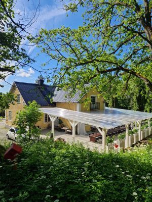 Hyr denna stuga i Uppsala på 325 m². 23-26 sängplatser. Från 37 000 kr per vecka. Se bilder och tillgänglighet här.