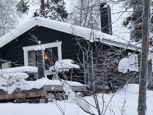 Hyr denna stuga i  på 85 m². 2-5 sängplatser. Från 5 200 kr per vecka. Se bilder och tillgänglighet här.