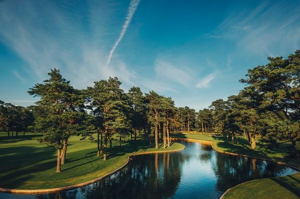 En av Sveriges finaste golfbanor. 4km
