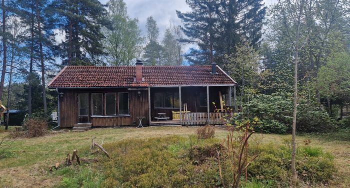 Hyr denna stuga i Mariefred på 65 m². 4-7 sängplatser. Pris ej tillgängligt. Se bilder och tillgänglighet här.