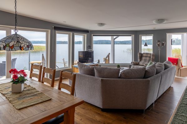 Sjötomt/sjöläge med båt och egna bryggor/trädäck - Bild 12