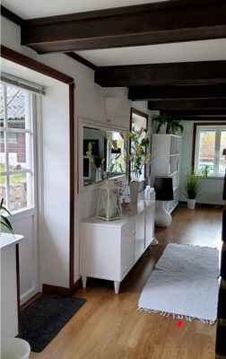 Vardagsrum med smart-tv.