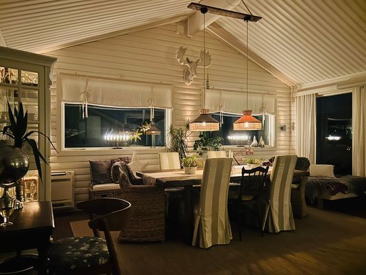 Stort strandnära sommarhus med härlig trädgård - Bild 40