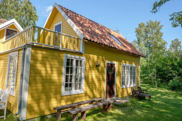Liten vacker strandnära villa havsutsikt i Ljugarn