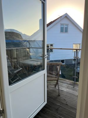 Terrass med fin utsikt mot havet