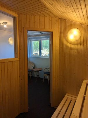 Hyr denna stuga i Jädraås på 140 m². 7 sängplatser. Pris ej tillgängligt. Se bilder och tillgänglighet här.