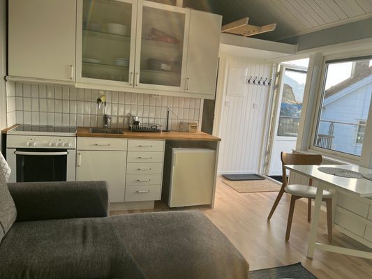 Fullt utrustat kök- ny kyl kommer men ingen frys