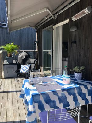 Arkitektritat skärgårdshus med båtplats