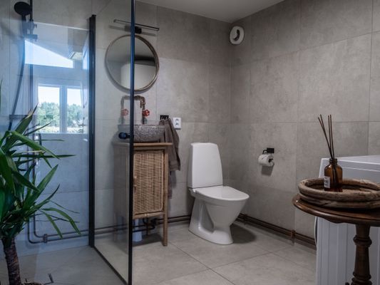 Havsutsikt & spa – strandstuga nära naturen - Bild 11