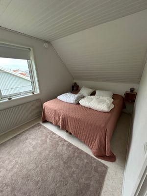Sovrum 2 övervåning dubbelsäng