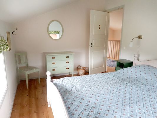 Bo på idyllisk bondgård | Nära sjö med fri båt - Bild 16